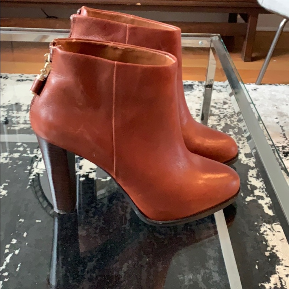 Bootie (Size 6)